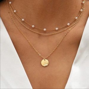 Last! 🆕Minimalist 2 pc layered Gold chain and pearl style detail necklace